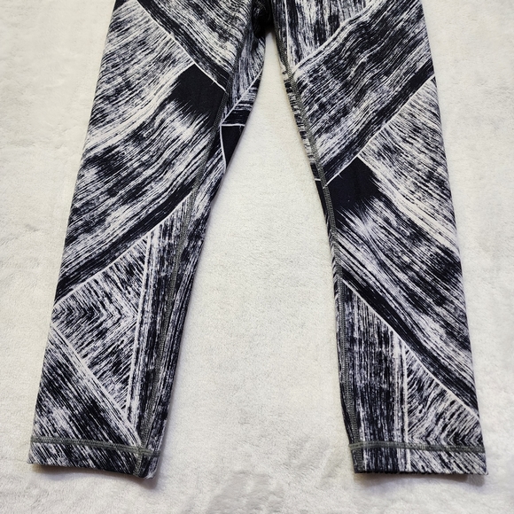 Lululemon Women's Wunder Under Crop Heat Wave Black White Size 6 - Picture 2 of 9